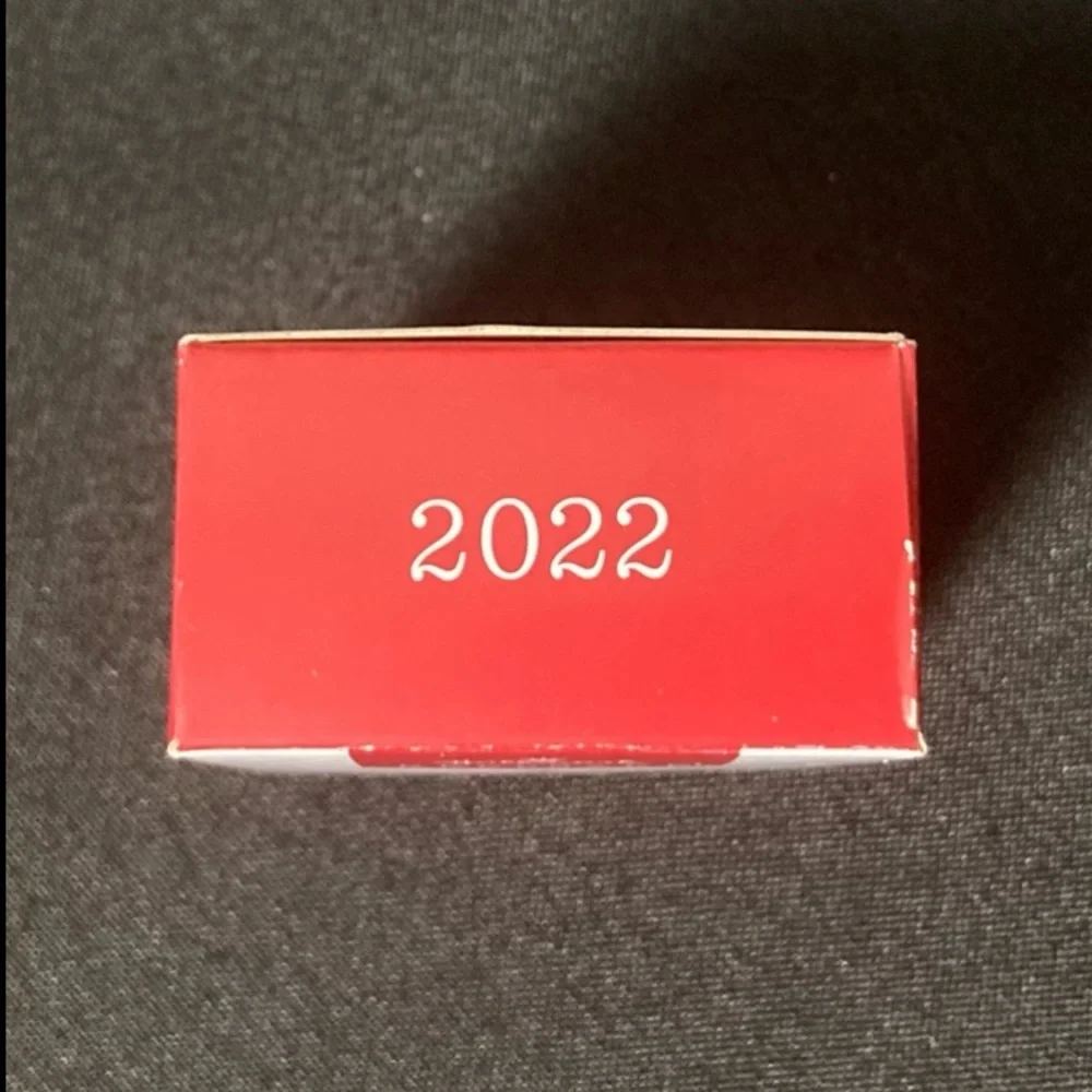 💚 Hallmark Keepsake 2022 Cute Lil’ Cake Mini Christmas Ornament Wedding Gift